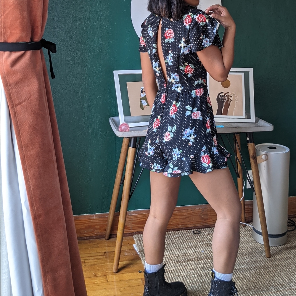 Romper floral partner with open back